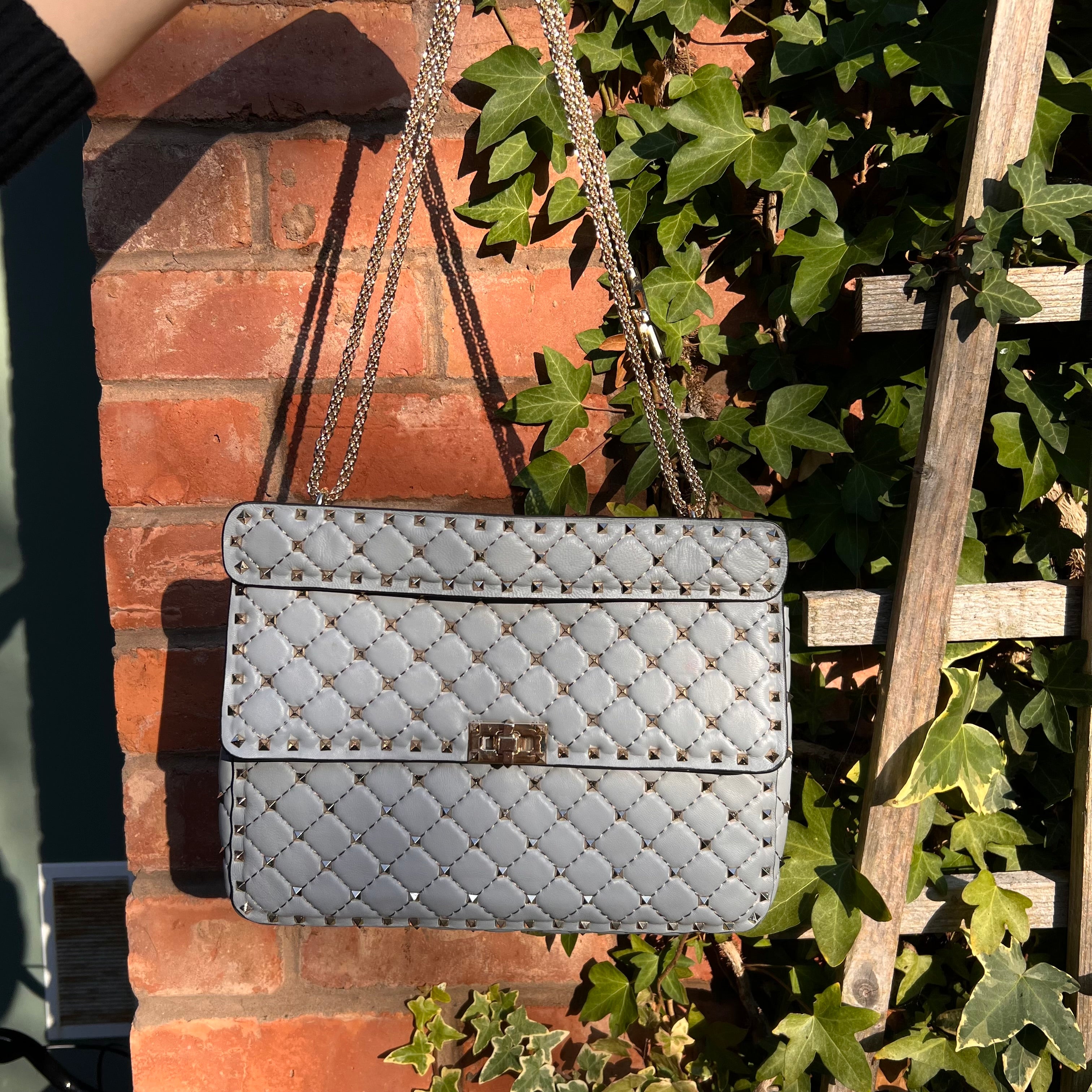 Large valentino rockstud outlet bag